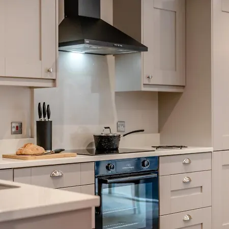 بيت للعطل 2 Bed In Oc-m30355 *