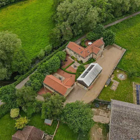 2 Bed In Oc-m30355 * Crakehall